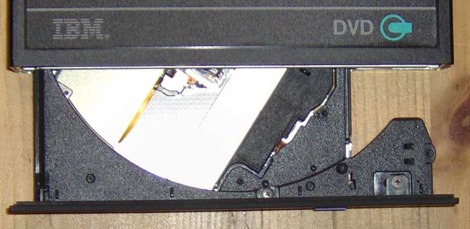 770-cdrw-modified-bezel-showing-new-screw (46K)