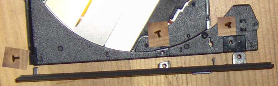 770-cdrw-old-bezel-showing-screws (26K)